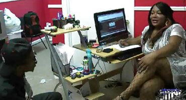 লোকটি পায়ুপথে একটি নতুন বাংলা সেক্সি ভিডিও সরু মেয়েকে চোদাচুদি করার পর সে তার মুখ এবং ভগ