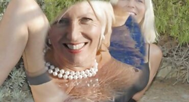 লোকটি সেই মেয়েটির উপর গুপ্তচরবৃত্তি করে যে ভগ হস্তমৈথুন বাংলা সেক্সি বিএফ করে।