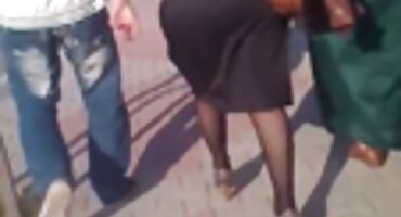 তার হ্যান্ডজব ক্লোজ-আপ সহ সেক্সি বিএফ বাংলা একটি স্বর্ণকেশীর অশ্লীল ভিডিও।