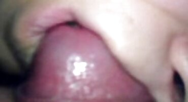 গ্যাংব্যাং পরে, কুক্কুট তার মুখ খুলল এবং ভিড় থেকে হিন্দি সেক্সি বিএফ বাঁড়া নেয়