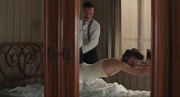 জরির অন্তর্বাসে কিউটী ভগ পোজ করছে এবং সেক্সি ভিডিও বিএফ ঝাঁকুনি দিচ্ছে।