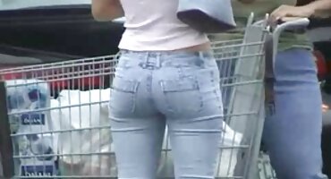 একজন লোক তার মুখের মধ্যে একটি শ্যামাঙ্গিনী fucked সেক্সি বিএফ সেক্সি বিএফ এবং একটি সেক্সি কুত্তার পাছা চোদা শুরু করে