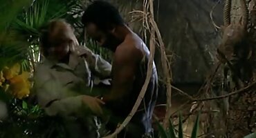 একজন লোক তার বান্ধবীর পাছা থেকে একটি বোতল বের করে সেক্স ভিডিও সেক্সি ভিডিও একটি ছানাকে চুদতে শুরু করল।