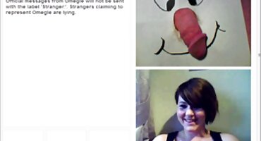 একটি গ্যাংব্যাং পরে একটি লোক তার মুখে এবং সানি লিওন সেক্সি বিএফ মুখের মধ্যে দুটি ছানা দিয়েছে