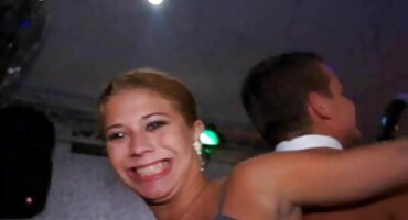 Mulatto ভগ সেক্সি বিএফ সেক্সি বিএফ সেক্সি বিএফ হস্তমৈথুন করে এবং তার মুখ এবং ভগ একটি বড় বল্টু পায়