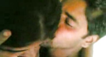 কোমল স্বর্ণকেশী তার সেক্সি ভিডিও বিএফ ভগ তার আঙ্গুল রাখে এবং কাম করার চেষ্টা করে