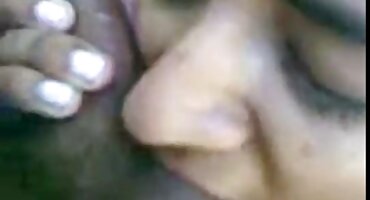 ভদ্র হিন্দি বিএফ সেক্সি লেসবিয়ানরা জিভ দিয়ে তাদের pussies আদর করে এবং হস্তমৈথুন করে।