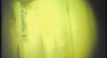 একটি পরচুলা বয়স্ক স্লাট একটি strapon সঙ্গে ছানা চাটা এবং লোকাল সেক্সি বিএফ যৌনসঙ্গম করা