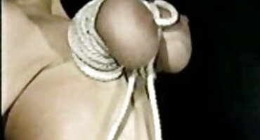 লিসা অ্যান স্নান বাংলা সেক্সি বিএফ করে এবং তার ভগ হস্তমৈথুন করে।