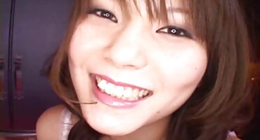 বাদামী চুলের যুবক স্লাট গাড়ি বিএফ সেক্সি ধোয়াতে ভগ হস্তমৈথুন করে।