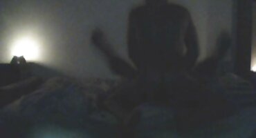 গ্যারেজে একজন মেকানিকের শক্তিশালী সদস্য দ্বারা সেক্সি ভিডিও দেখান ছিদ্র করা গাধা এবং ভগ শ্যামাঙ্গিনী