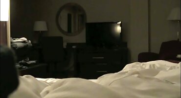 লোকটি একটি হট সেক্সি বিএফ মৃদু ট্রান্স দুশ্চরিত্রা এলিস জি একটি blowjob দেওয়া এবং পাছা মধ্যে fucked