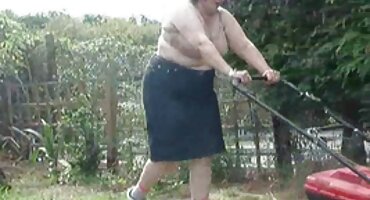 একটি বৃদ্ধ বেশ্যা এবং একটি শৃঙ্গাকার নগ্ন পুরুষ সঙ্গে গাড়িতে অশ্লীল ইন্ডিয়ান সেক্সি ডটকম