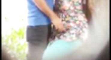 মেঝেতে একজন লোক এবং একজন রাশিয়ান বেশ্যার সাথে অশ্লীল যারা সেক্সি ভিডিও সেক্স ভিডিও মোরগ চুষছে.