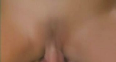 অল্পবয়সী মেয়েরা অ্যাটিকের মধ্যে একজন বৃদ্ধ লোকের হিন্দি সেক্সি বিএফ সাথে চোদাচুদি করছে।