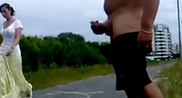 ছেলে টেবিলের উপর গার্লফ্রেন্ডকে সেক্সি সেক্সি সেক্স ভিডিও চুদছে যখন স্বামী চোদন দেখছে।