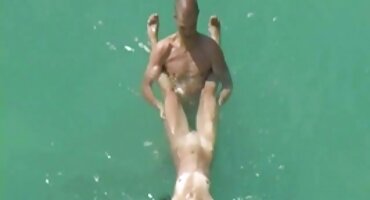 বনে অশ্লীল, যেখানে একটি কুক্কুট তার পাছায় বাংলা সেক্সি ভিডিও এইচডি একটি প্লাগ দিয়ে তার ভোদায় fucks