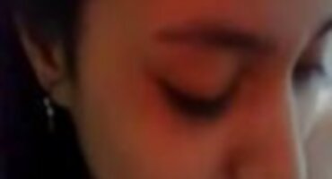 তাস খেলার পর, লোকটি স্বর্ণকেশীকে চুদল সেক্স সেক্সি ভিডিও এবং দুশ্চরিত্রার মুখে শেষ করল।