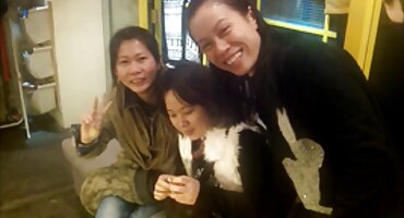 একটি চাঁচা ভগ সঙ্গে একটি সুন্দর ছানা থেকে সুন্দর সেক্সি বিএফ striptease এবং erotica