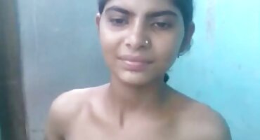 একটি তরুণ সুন্দরী তার বন্ধুকে যৌনসঙ্গম থেকে একটি সেক্সি ভিডিও সেক্স পায়ূ অর্গাজম দিয়েছে.