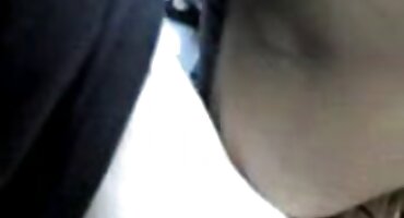 তরুণ শ্যামাঙ্গিনী ভেরুকা জেমসকে টেবিলের বিএফ সেক্সি বিএফ উপর ছিটকে রাখা হয়েছে।