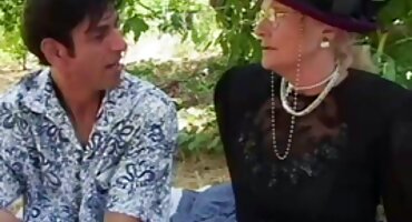 খুব বড় কালো ইন্ডিয়ান সেক্সি বিএফ মোরগ fucks লাল মাথা সৌন্দর্য