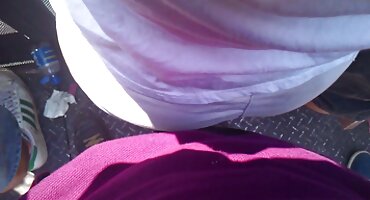 লোকটি হিন্দি সেক্সি বিএফ রুমে এশিয়ানকে জামা খুলে জুতাতে কুক্কুট করে।