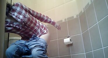 ট্যাটু সঙ্গে একটি লোক একটি সরস শ্যামাঙ্গিণী হিন্দি বিএফ সেক্সি fucks এবং বড় স্তন উপর cums