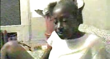 লোকটি শাওয়ারে তার সেক্সি সানি লিওন সেক্সি বিএফ চিককে উলঙ্গ দেখে চুদতে গেল।