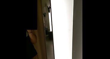 লোকটি বিএফ সেক্সি বিভিন্ন ছানাদের সাথে দেখা করে এবং পালাক্রমে চোদাচুদি করে।