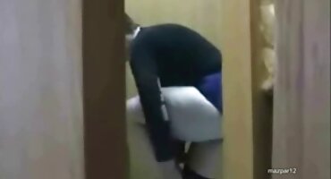 একজন পুরুষ হিন্দি সেক্সি বিএফ জামাকাপড় খুলে ফেলে এবং একজন সদস্যের সাথে ভগ টেবিলের উপর একটি পরিপক্ক মহিলাকে চুদছে .