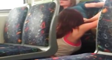 বড় মাই সহ পেশীবহুল মহিলা তার বন্ধুকে ঘষে বিএফ সেক্সি বিএফ এবং ঝাঁকুনি দেয়।