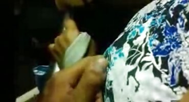 লোকটি সেক্সি বিএফ সেক্সি বিএফ বিএফ ডিলডোর সাহায্যে স্কুইর্ট করে এশিয়ানকে প্রচণ্ড উত্তেজনায় নিয়ে আসে।