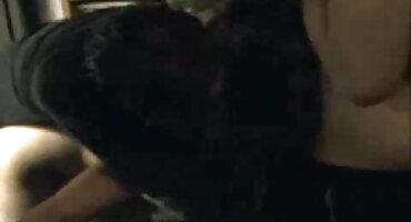 অন্ধকারে মোমবাতির আলোয় সুন্দর পায়ু। বিএফ সেক্সি