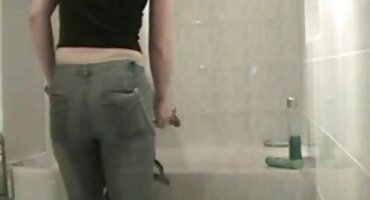 পুল থেকে সুন্দর শ্যামাঙ্গিনী একটি বিশাল শিশ্ন সেক্সি বিএফ চুষে এবং কাম ধরা