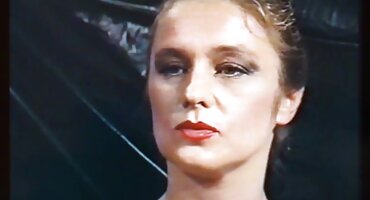 নাতাশা হোয়াইট একটি লোকের কাছ থেকে একটি কুনিলিঙ্গাস পায় এবং চোদার সময় সেক্সি বিএফ সেক্সি বিএফ একটি লোকের শিশ্ন চুষে দেয়।