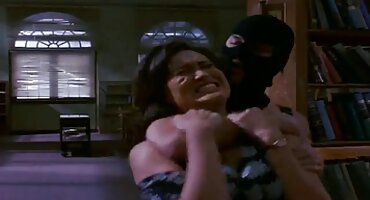 একটি কালো হিন্দি সেক্সি বিএফ পুরুষের একটি বিশাল লিঙ্গ একটি সাদা ছানা এবং তার মুখের মধ্যে ভগ penetrates