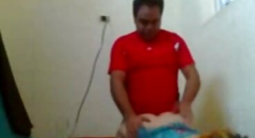 অফিসের ক্লার্ক ডগি স্টাইলে টেবিলে সহকর্মীর সাথে সেক্স করতে বাঙালি সেক্সি ভিডিও চেয়েছিলেন।