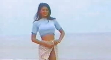 একটি ব্লোজব পরে, একটি কুক্কুট বিএফ সেক্সি বিএফ একটি কালো লোকের সাথে পায়ূ সেক্স করার চেষ্টা করে