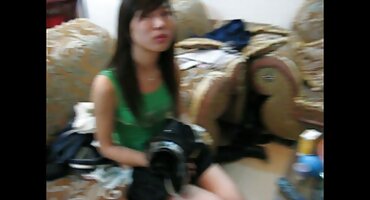 কেটি ঝাঁকুনিতে বসে হস্তমৈথুন করছে, মিষ্টি ইন্ডিয়ান সেক্সি বিএফ হাহাকার করছে।