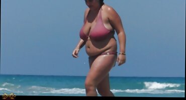 মালিশকারী একটি বেঙ্গলি সেক্সি বিএফ বিলাসবহুল বস্টি শ্যামাঙ্গীর পায়ুপথে চুদছে।