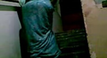 লোকটি সেক্সের পরে মেয়েটির পেটে বীর্যের একটি জেট স্প্ল্যাশ সেক্সি বিএফ সেক্সি বিএফ বিএফ করে।