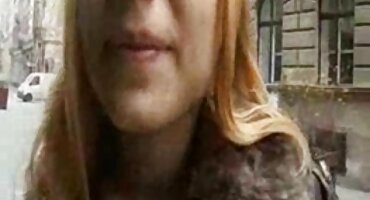 কর্মক্ষেত্রে একজন পুরুষের সাথে কাঁচুলি এবং সেক্সি বাংলা বিএফ স্টকিংসে পর্ন বস।