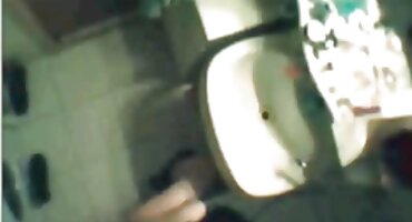 কোঁকড়ানো শ্যামাঙ্গিনী বড় স্তনের সাথে তেলতেলে ও বাঙালি সেক্সি ভিডিও ঝাঁকুনি দেয়।