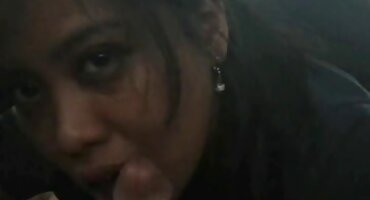 লোকটি বিএফ সেক্সি বিএফ শেষ করার জন্য তরুণ রাশিয়ান বেশ্যাকে স্নানে রেখেছিল।