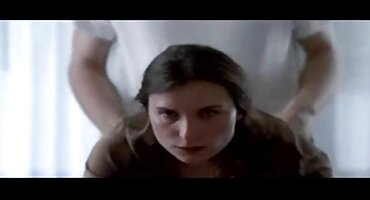 প্রথম ব্যক্তির মধ্যে, সে মেয়েটিকে তার শিশ্নের উপর রাখে, এবং সে হাহাকার বাঙালি সেক্সি ভিডিও করে