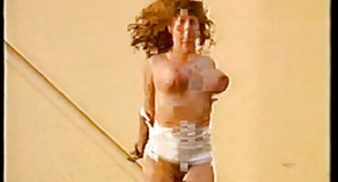 লেনদেন সেক্সি বিএফ সম্পন্ন হওয়ার পরে, ব্যবসায়ী মহিলা দ্বিগুণ অনুপ্রবেশের জন্য অপেক্ষা করছেন।