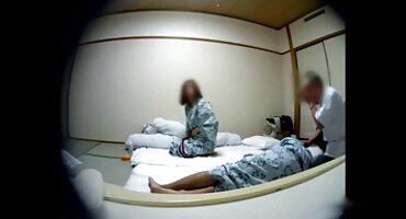 ভদ্রমহিলা ছেলে তার বাংলা সেক্সি বিএফ পুরুষাঙ্গ বন্ধ jerks এবং অন্য কারো চুষে