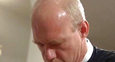 স্বামী-স্ত্রী রিসোর্টে পৌছালো, লোকাল সেক্সি বিএফ যেখানে কোকিলকে মোরগ চুষতে হয়েছে।