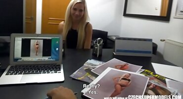 মৃদু লেসবিয়ান সেক্স। ড্যাফনি অ্যাঞ্জেল, সেক্সি সেক্সি বিএফ আরিয়া বেলার সাথে অশ্লীল ভিডিও